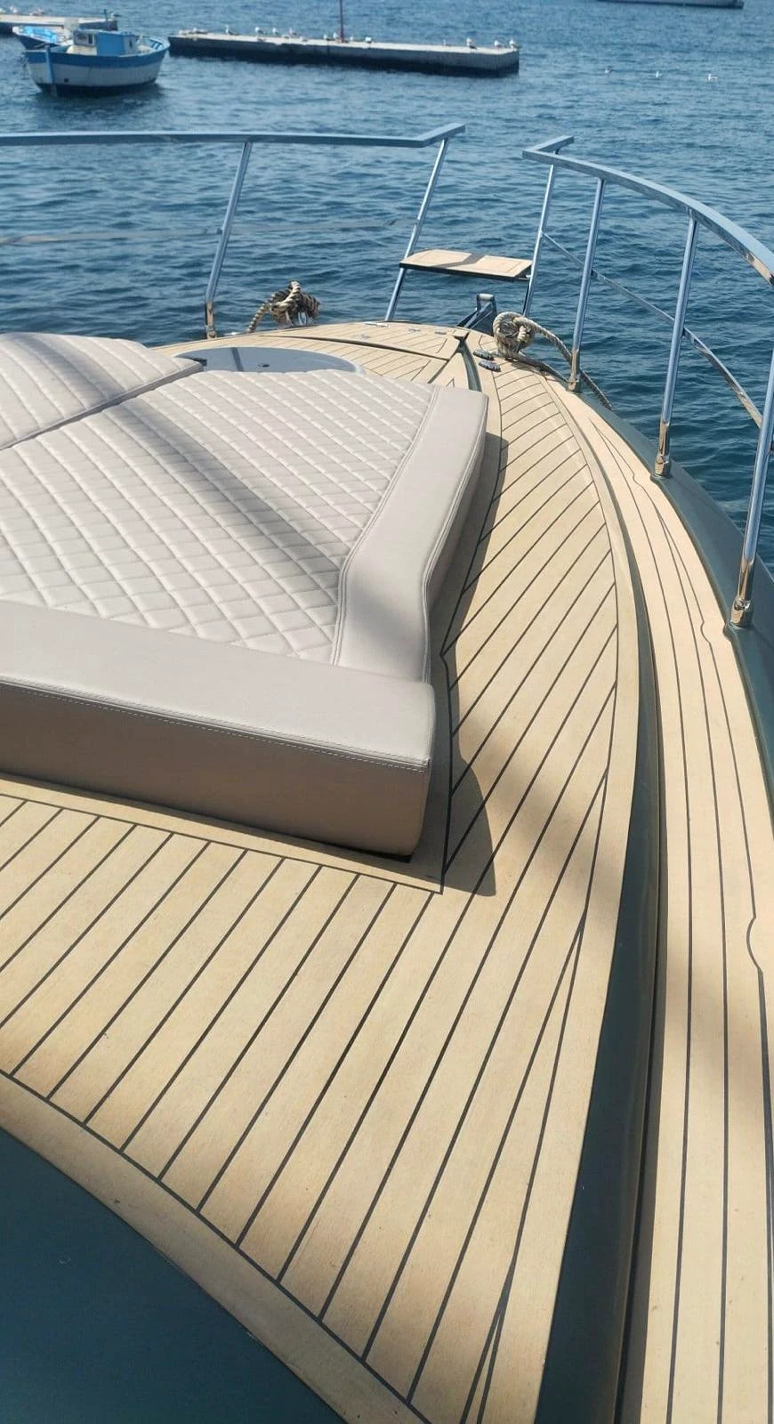 Rivestimento nautico su imbarcazione